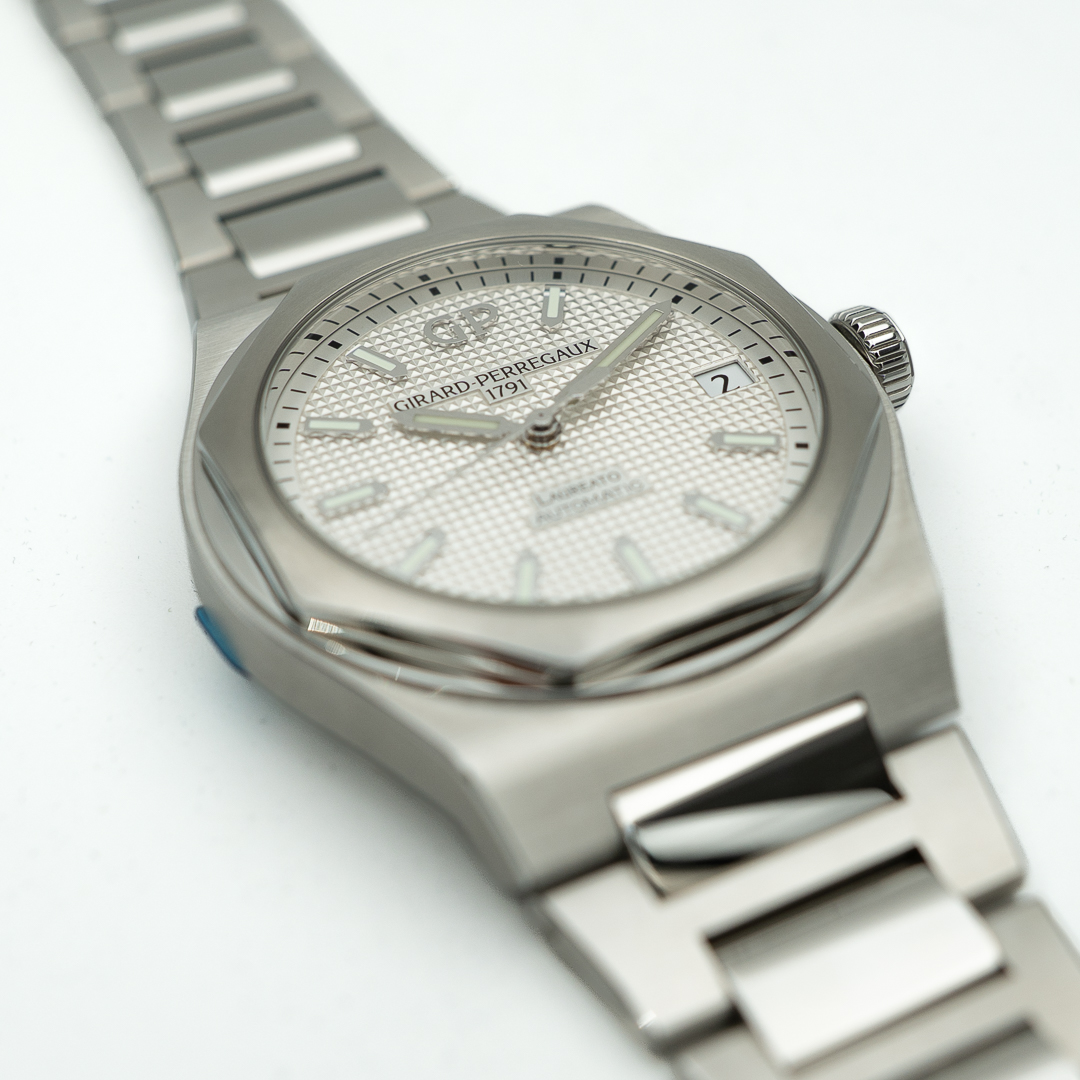 Girard Perregaux Laureato - 2025 - 42mm