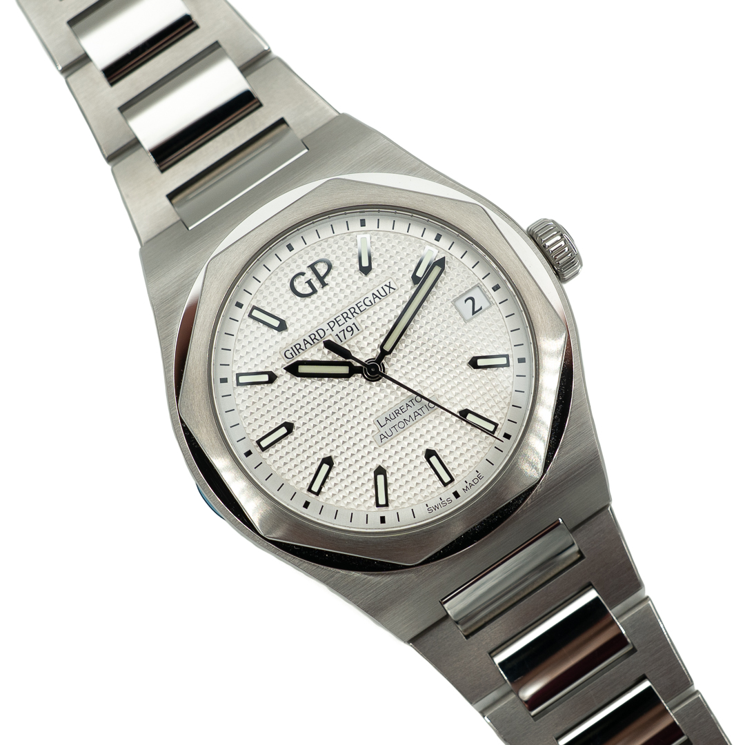 Girard Perregaux Laureato - 2025 - 42mm