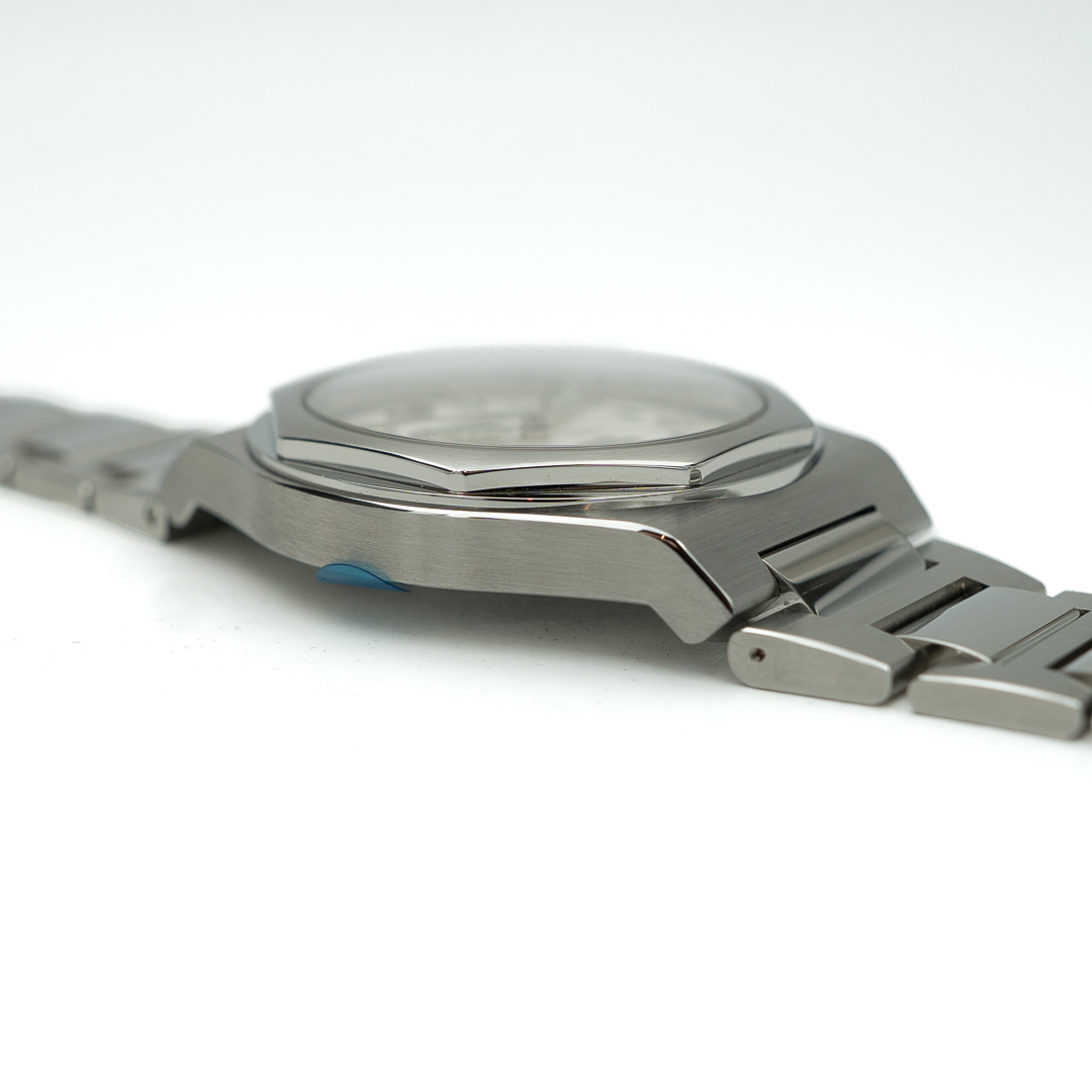 Girard Perregaux Laureato - 2025 - 42mm