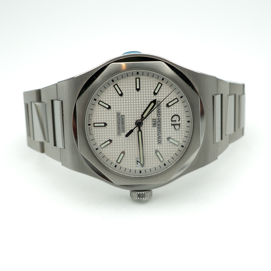 Girard Perregaux Laureato - 2025 - 42mm