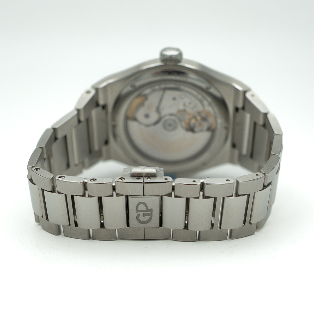 Girard Perregaux Laureato - 2025 - 42mm