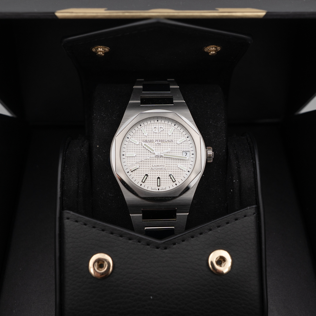 Girard Perregaux Laureato - 2025 - 42mm