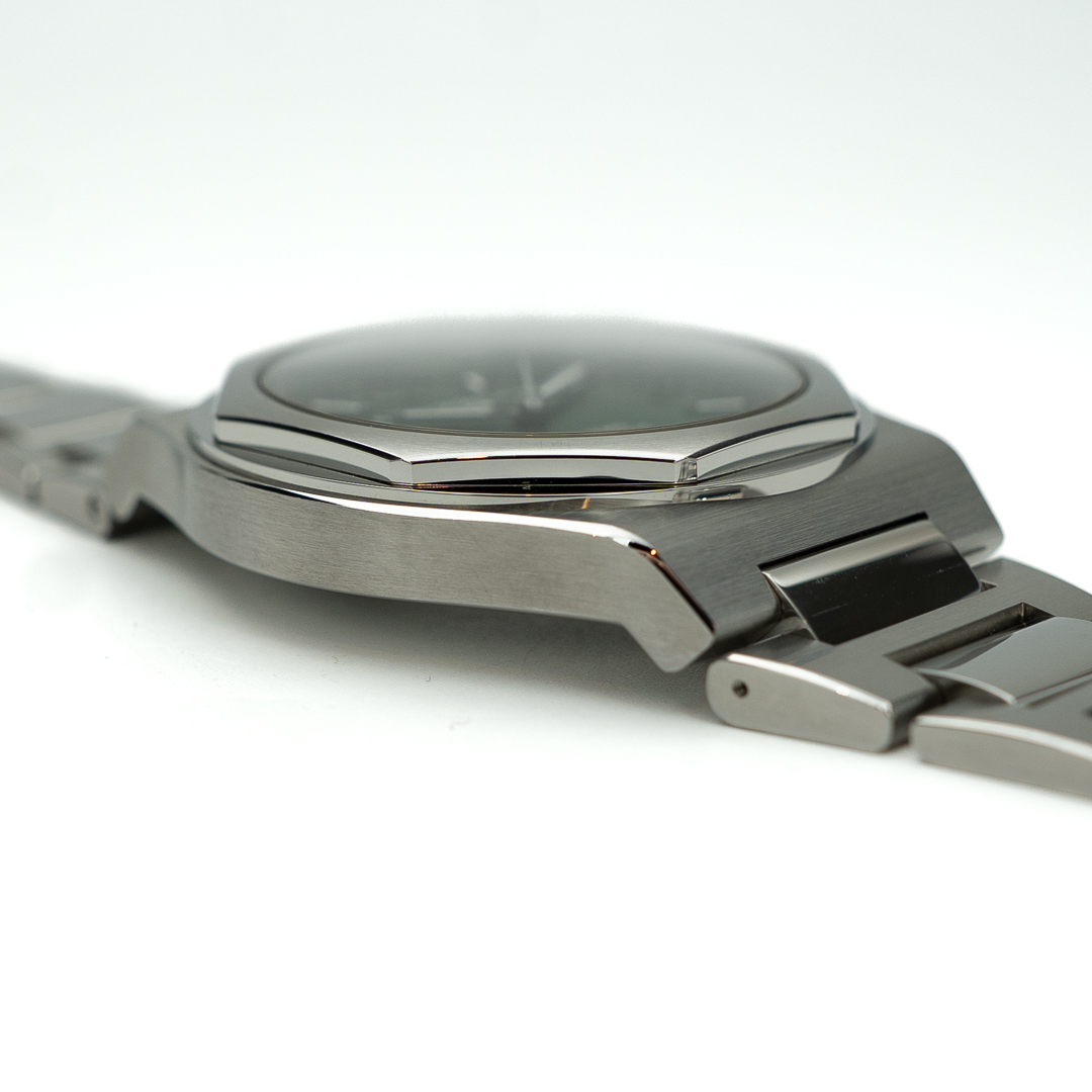 Girard Perregaux Laureato - 2025 - 42mm